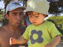 10-6-2002: Rita com o pai em frias na Ilha Menorca