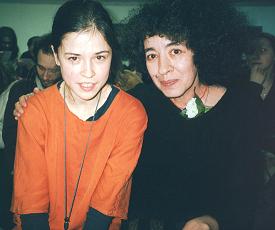 Dina Gatina and art critic Elena Gerchuk, Moscow, 6.03.2002. Photo from http://gallery.vavilon.ru/img/groups/gat-ger01/id_581
