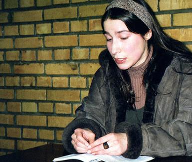 Inga Kuznetsova at the Vadim Sidur State Museum, Moscow, on 20-12-1997 – 5th edition of the premium “Babylon” for young literature. Photo from http://gallery.vavilon.ru/img/stage/kuznetsova-i01/id_1185